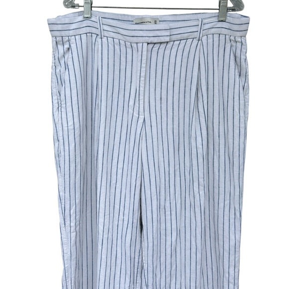 Abercrombie & Fitch Pants - Abercrombie & Fitch Linen White Sloan Pant Blue Pin Stripe - Size 33/16 Short